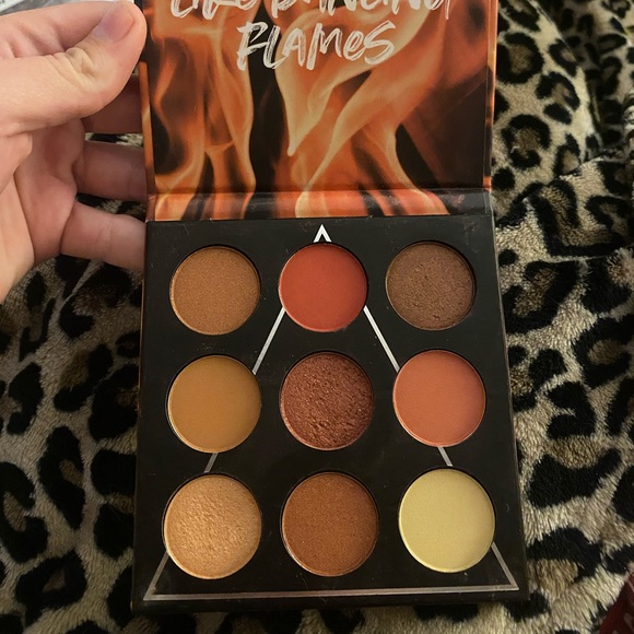 Essence Fire Eyeshadow Palette - Picture 1 of 6